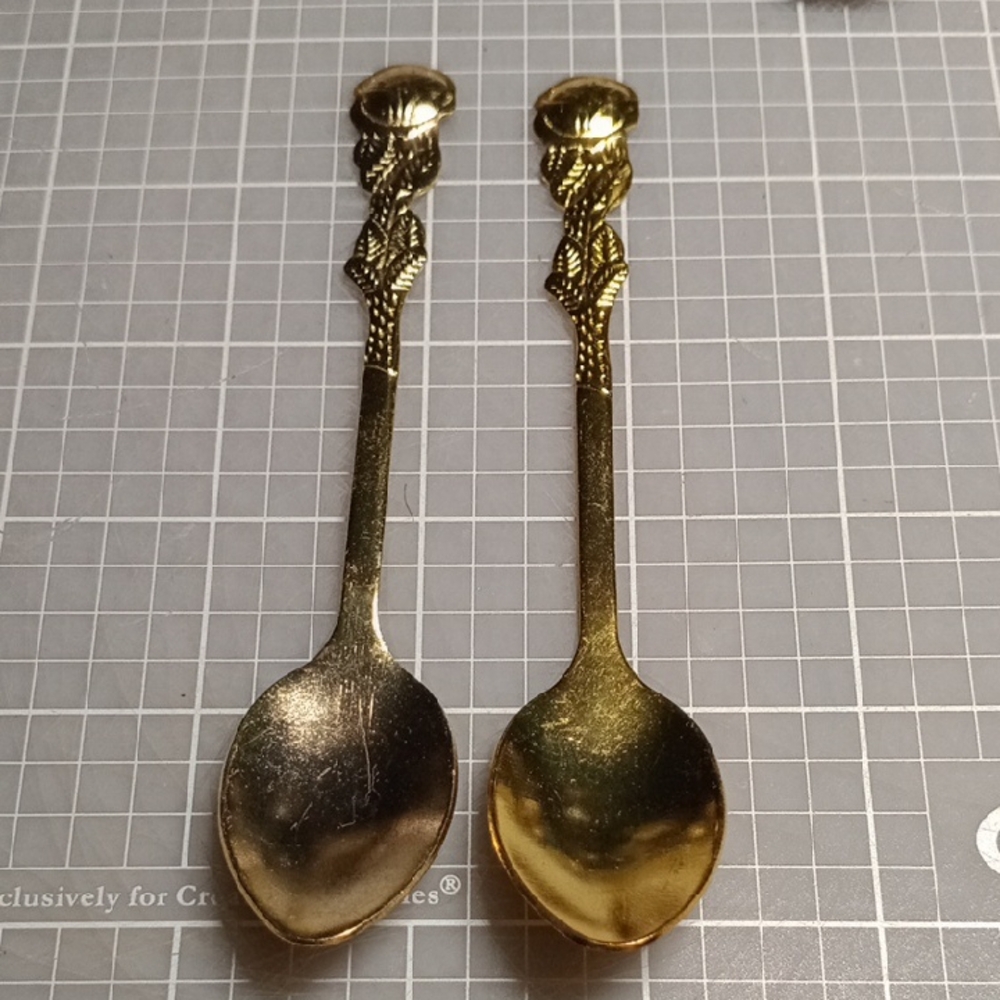 Elegant Gold Tone Spoons Set